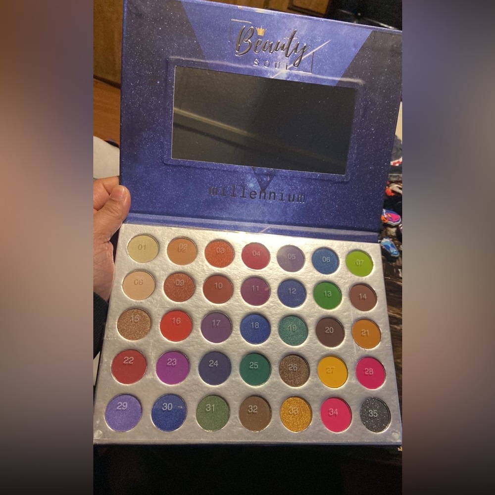 Makeup - Picture 7 of 9